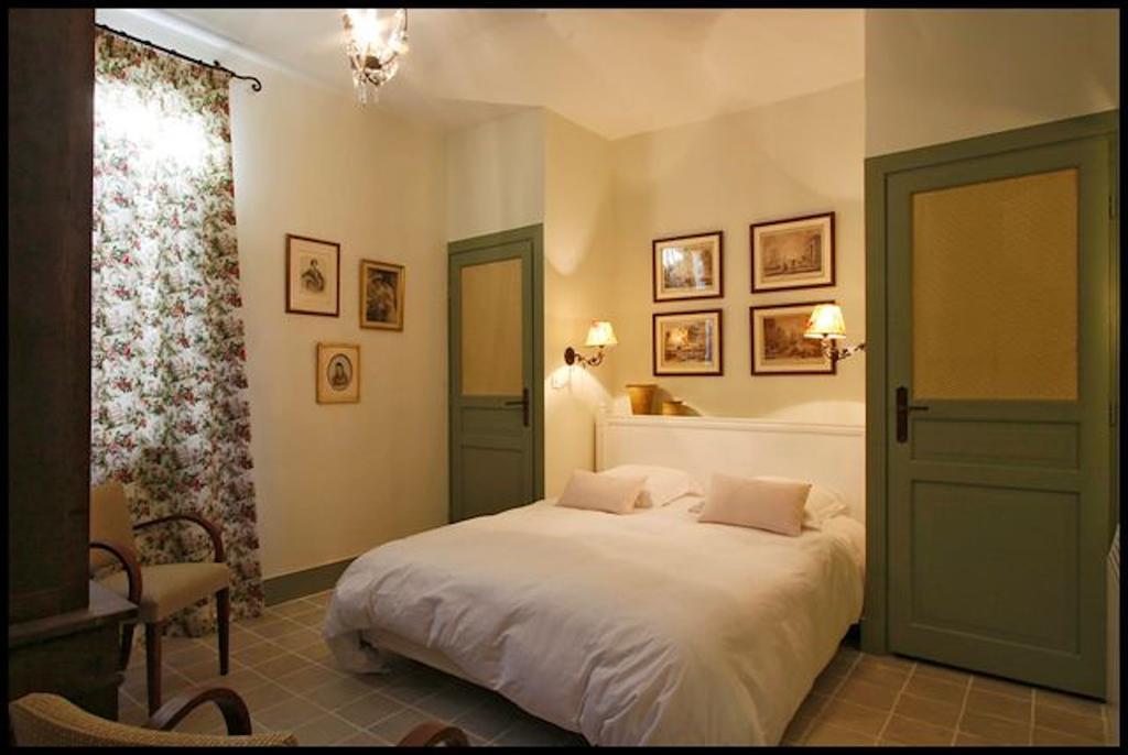 Le Trente Trois Uzès