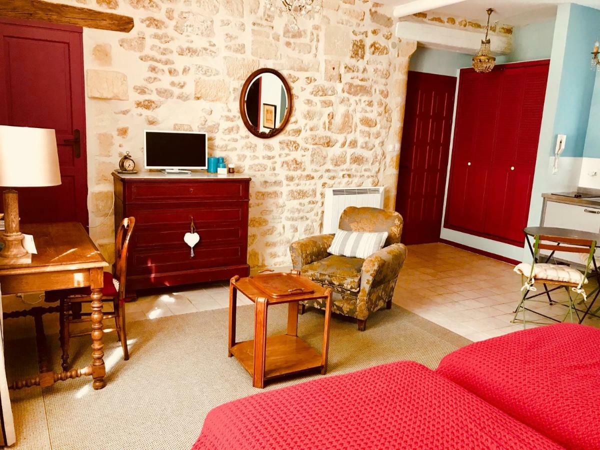 Le Trente Trois Apartment *